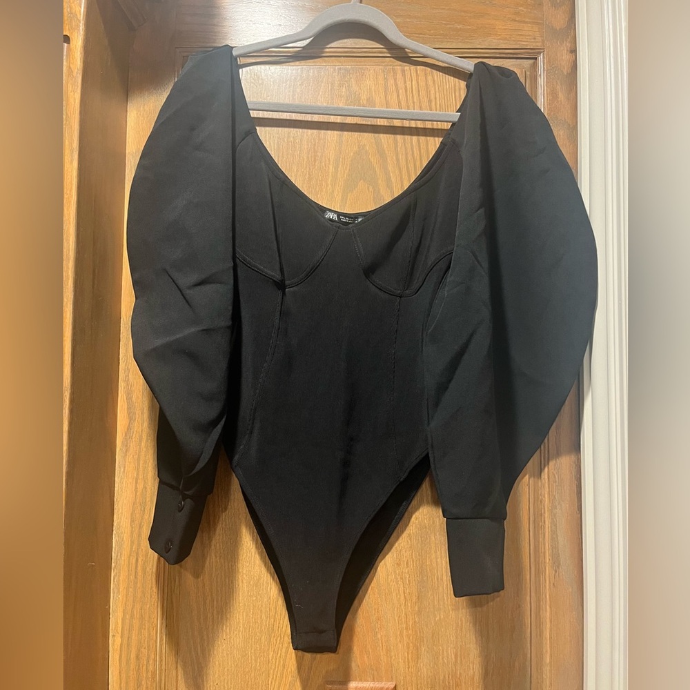 Zara Black Ribbed Bodysuit w Puff Sleeves